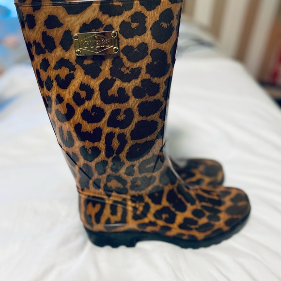 Guess Shoes - LEOPARD PRINT GUESS RAIN BOOTS (size 8)